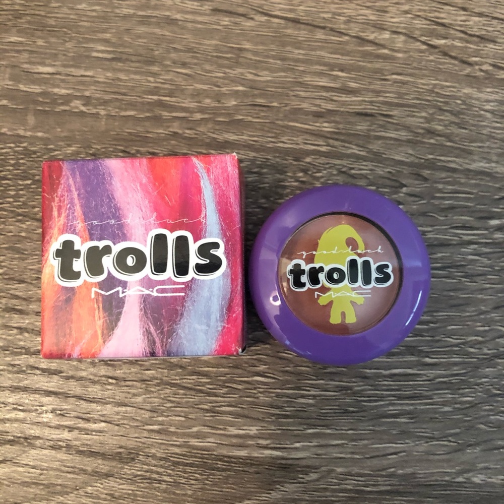 Mac Cosmetics Trolls Eyeshadow in Paradisco